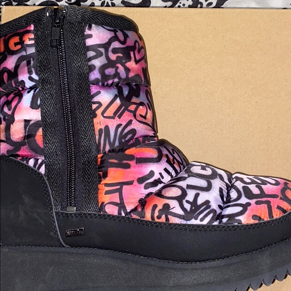 UGG Graffiti Boots - Picture 2 of 5